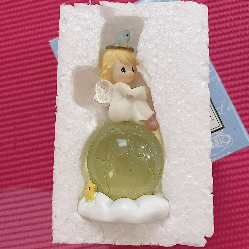 2004 Precious Moments Avon Sittin On Top Of The World Figurine y2k